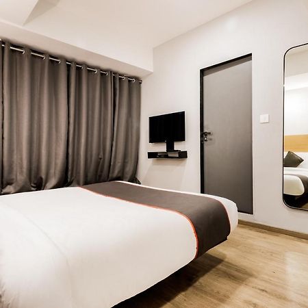 Oyo Townhouse 169 Aqua Corridor Hotel Bhatha Bagian luar foto