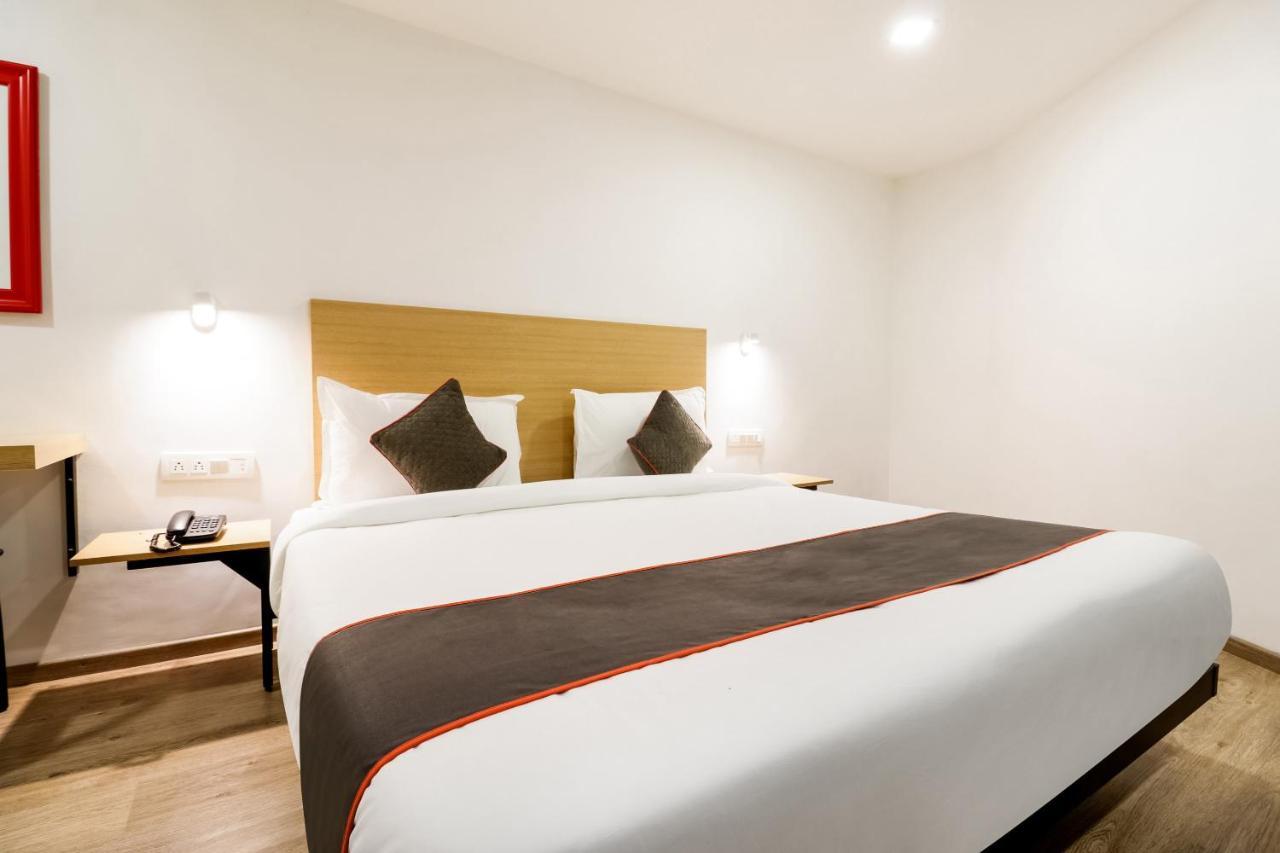 Oyo Townhouse 169 Aqua Corridor Hotel Bhatha Bagian luar foto