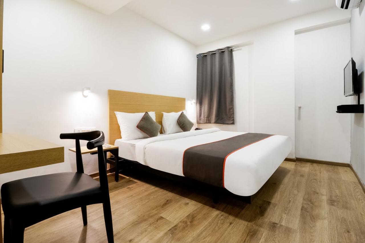 Oyo Townhouse 169 Aqua Corridor Hotel Bhatha Bagian luar foto