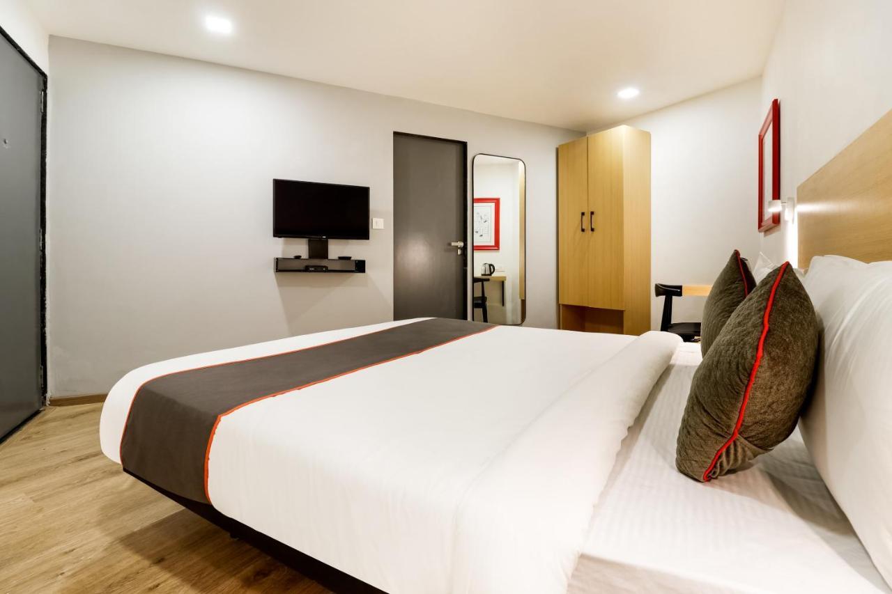 Oyo Townhouse 169 Aqua Corridor Hotel Bhatha Bagian luar foto