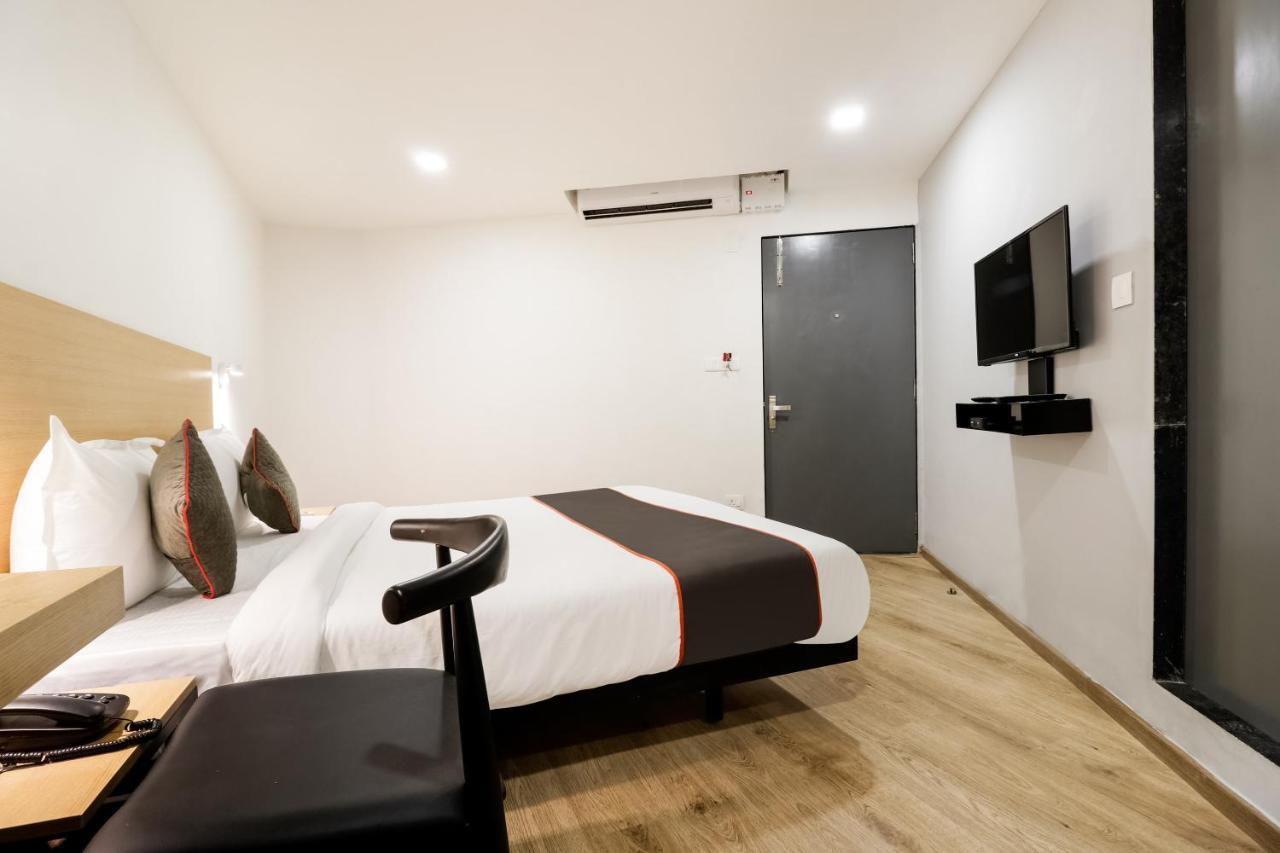 Oyo Townhouse 169 Aqua Corridor Hotel Bhatha Bagian luar foto