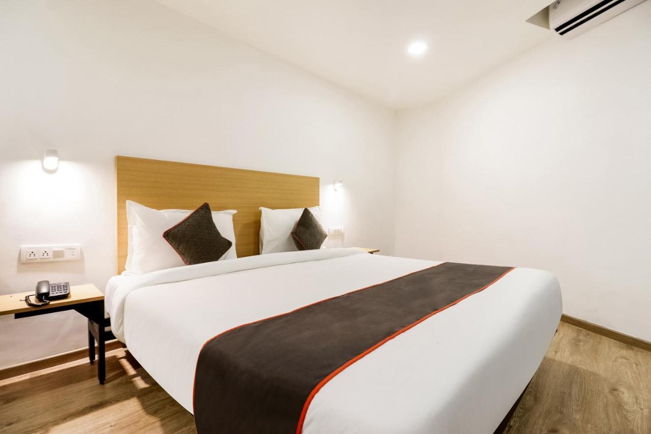 Oyo Townhouse 169 Aqua Corridor Hotel Bhatha Bagian luar foto