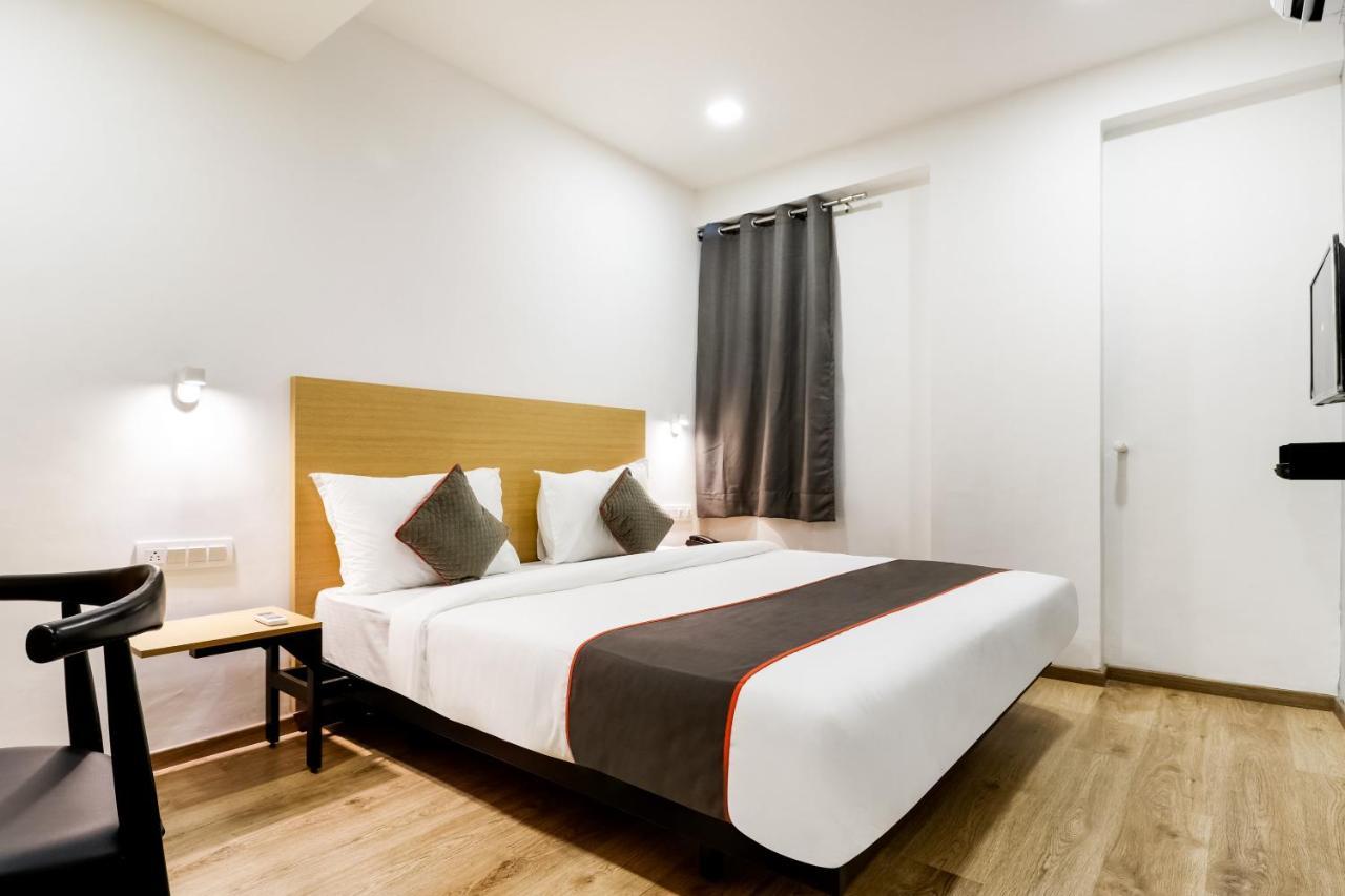Oyo Townhouse 169 Aqua Corridor Hotel Bhatha Bagian luar foto