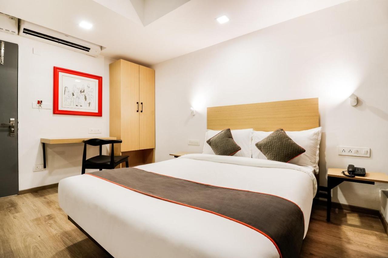 Oyo Townhouse 169 Aqua Corridor Hotel Bhatha Bagian luar foto