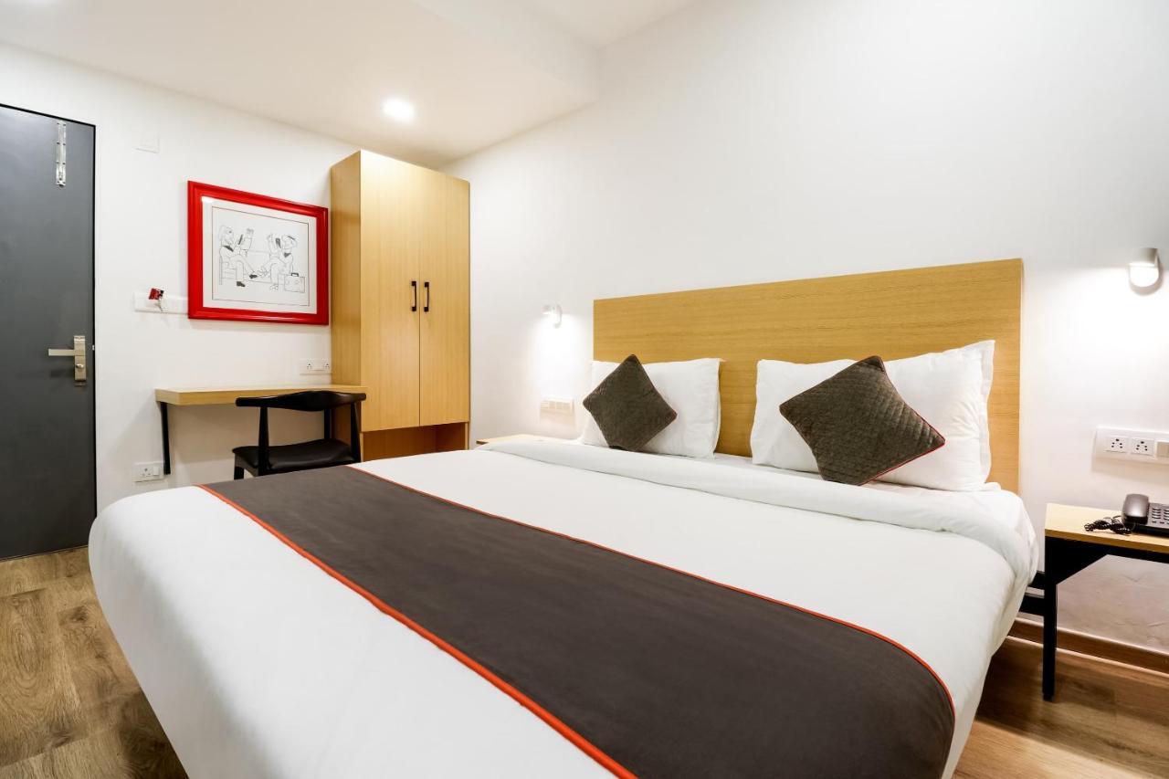 Oyo Townhouse 169 Aqua Corridor Hotel Bhatha Bagian luar foto