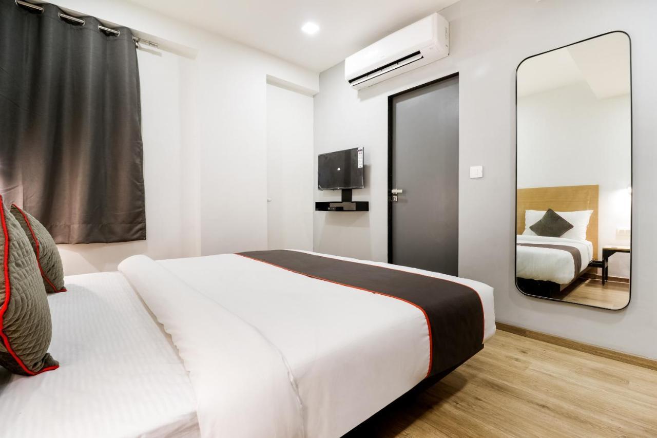 Oyo Townhouse 169 Aqua Corridor Hotel Bhatha Bagian luar foto
